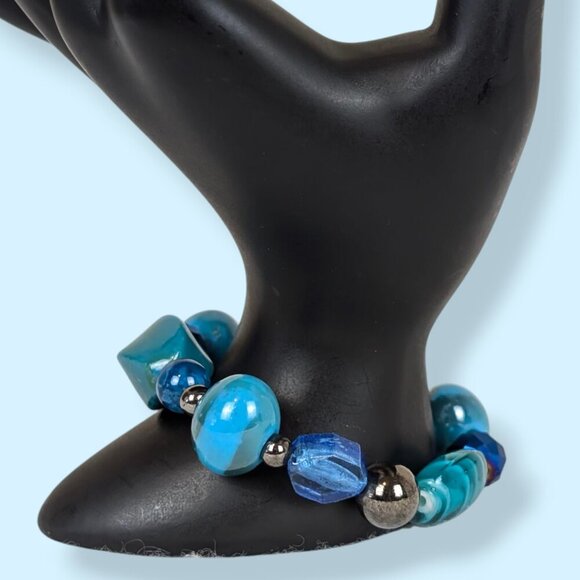 Blue Glass & Metallic Stretch Bracelet - Picture 2 of 4